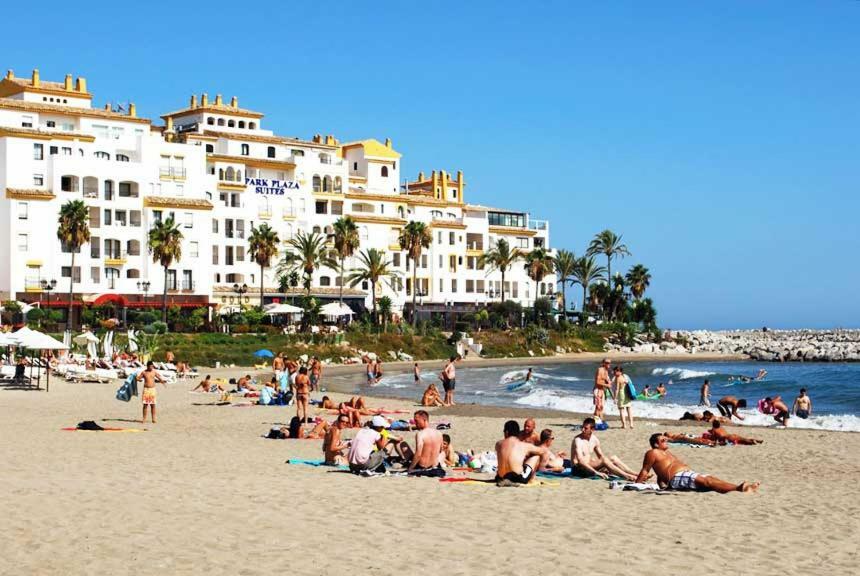 Apartmán Front Port Line Sleeps 6 Marbella Exteriér fotografie